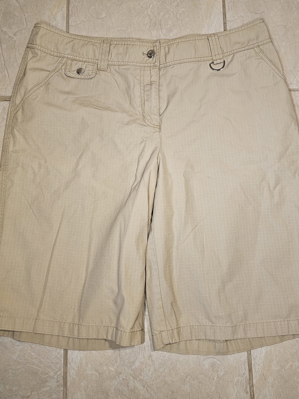 Jones New York Beige Bermuda Cotton Shorts In Size 16.